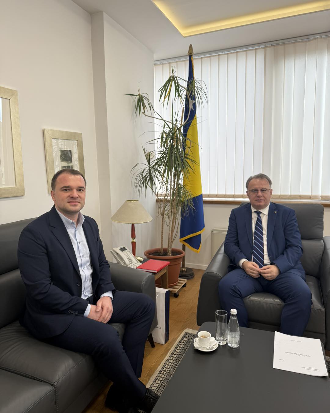 Ministar finansija Unsko-sanskog kantona, Danko Jakšić, sastao se danas s premijerom Federacije Bosne i Hercegovine, Nerminom Nikšićem, u sjedištu Vlade Federacije BiH. Tema sastanka bila je stanje budžeta Federacije BiH i mogućnosti finansiranja kapitalnih projekata u Unsko-sanskom kantonu. Tokom sastanka, ministar Jakšić je istaknuo ključne prioritete Unsko-sanskog kantona, naglašavajući važnost jačanja finansijske podrške za projekte […]