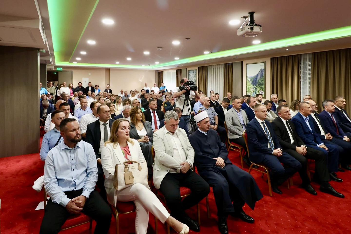 Dan općine Ključ obilježen je danas svečanom sjednicom Općinskog vijeća i polaganjem cvijeća na centralnom spomen-obilježju, u znak sjećanja i poštovanja prema svim onima koji su dali život za našu slobodu. Obilježavanju je, zajedno sa predstavnicima Vlade Unsko-sanskog kantona, prisustvovao i ministar finansija USK Danko Jakšić. Građanima Ključa upućujemo iskrene čestitke povodom Dana općine, uz […]