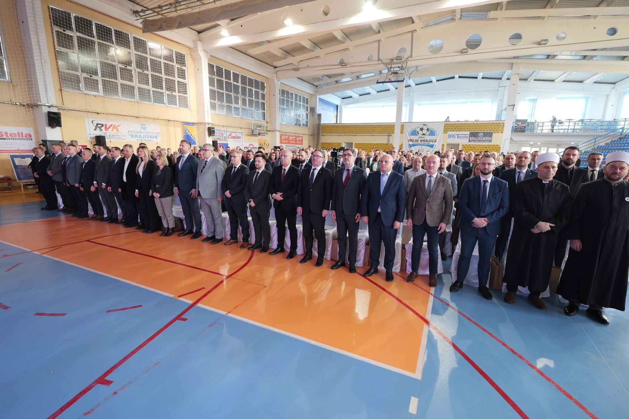 Danas je svečano obilježen Dan općine Velika Kladuša, uz prisustvo brojnih zvanica, predstavnika svih nivoa vlasti, javnog i društvenog života, kao i građana koji su svojim prisustvom uveličali ovaj značajan datum. Obilježavanju je prisustvovao i ministar finansija Unsko-sanskog kantona Danko Jakšić, čime je još jednom potvrđena opredijeljenost kantonalnih institucija za saradnju i podršku lokalnim zajednicama. [&hellip;]