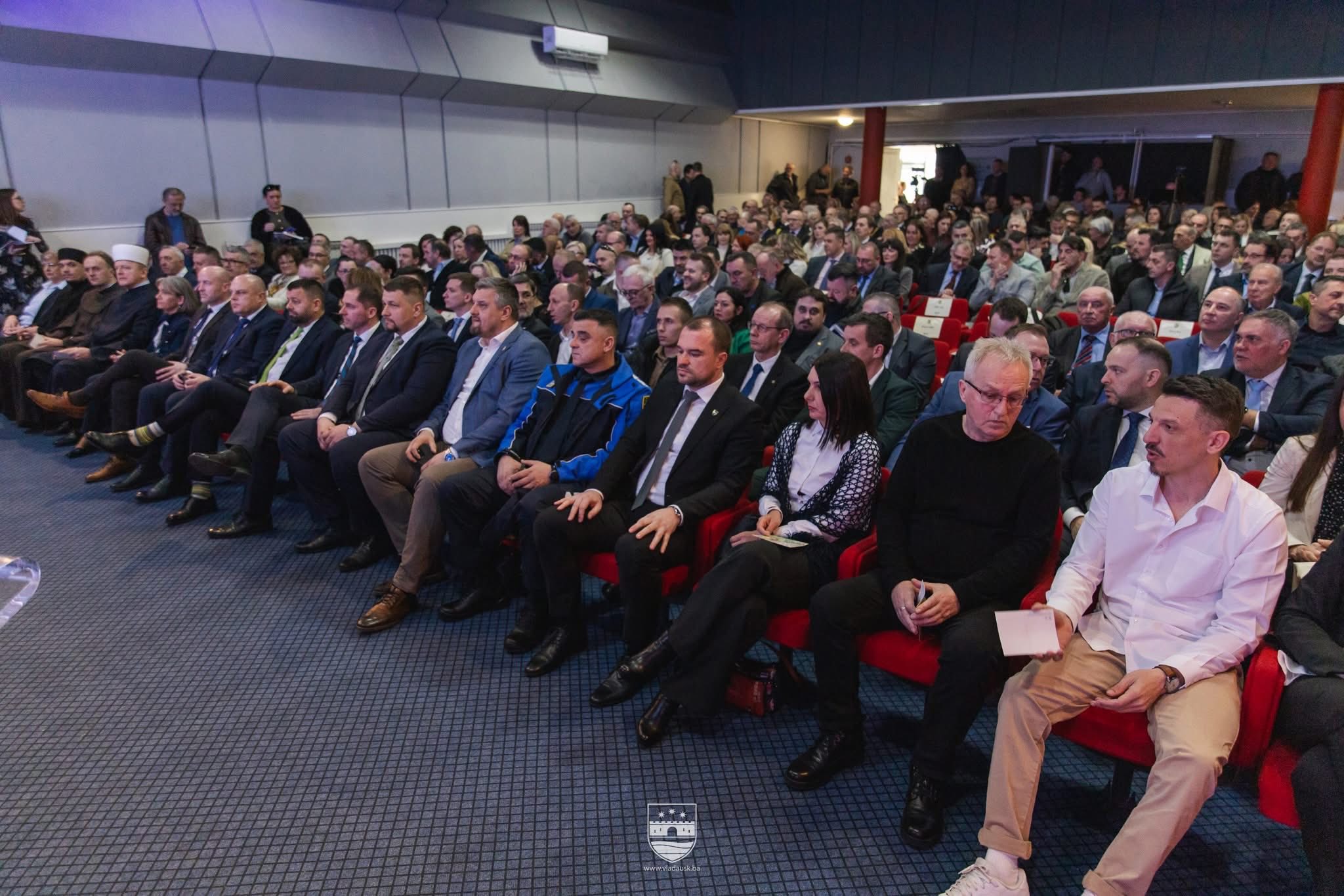 Danas je u Bihaću svečanom sjednicom Gradskog vijeća obilježen 766. rođendan grada, u prisustvu brojnih zvanica, prijatelja i građana. Sjednici je prisustvovao i ministar finansija Unsko-sanskog kantona, Danko Jakšić, koji je svojim dolaskom iskazao poštovanje prema gradu Bihaću i njegovom historijskom značaju. Obilježavanje 766 godina postojanja potvrda je bogate tradicije, identiteta i kontinuiteta razvoja Bihaća [&hellip;]