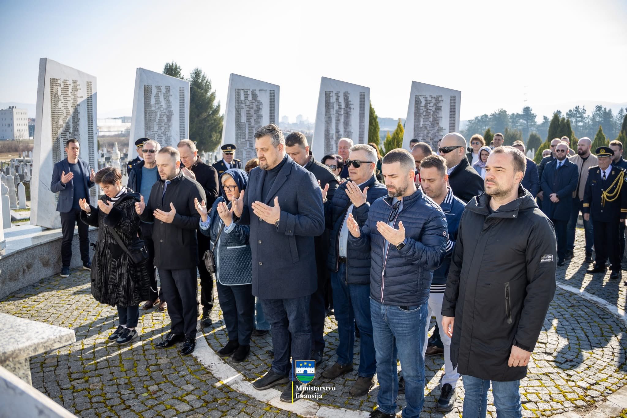 Povodom Dana nezavisnosti Bosne i Hercegovine, ministar finansija Unsko-sanskog kantona Danko Jakšić zajedno sa delegacijom Gradske organizacije SDP Bihać položio je cvijeće na spomen-obilježja i odao počast svima koji su dali doprinos borbi za slobodnu i nezavisnu domovinu. Dan nezavisnosti podsjeća nas na istorijsku odluku građana, ali i na trajnu obavezu da čuvamo suverenitet, jedinstvo [&hellip;]