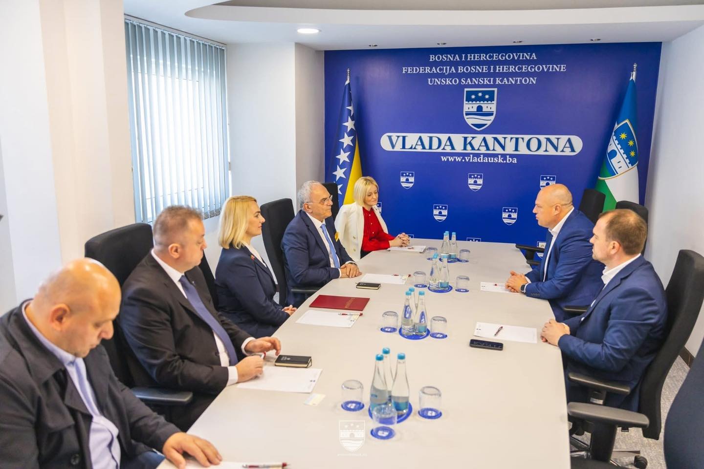 Ambasador Republike Kosovo u Republici Hrvatskoj, Martin Berishaj, zajedno sa predstavnicima Zajednice Albanaca u Bosni i Hercegovini, predvođenim predsjednicom Elvirom Dushi, boravio je u radnoj posjeti Vladi Unsko-sanskog kantona. Tokom sastanka sa premijerom Mustafom Ružnićem i ministrom finansija Dankom Jakšićem razgovarano je o pitanjima od značaja za unapređenje položaja nacionalnih manjina, kao i o mogućnostima [&hellip;]